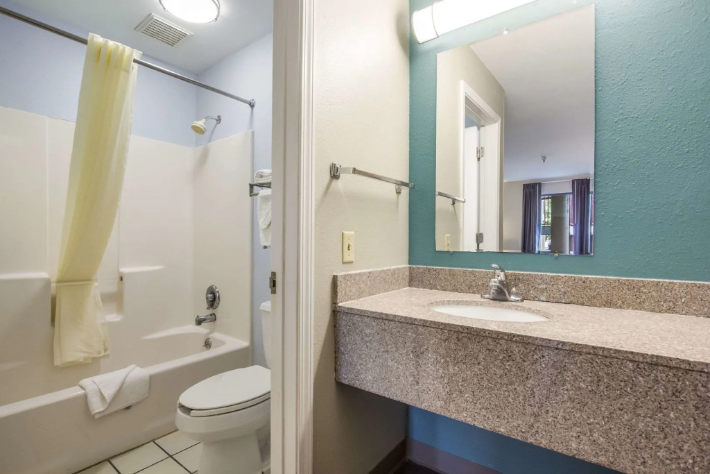 Econo Lodge Inn & Suites Brooks - Louisville South