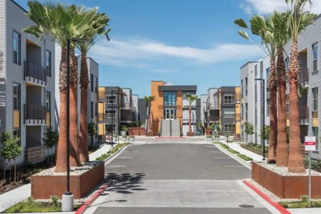 New 2BR/2BA Apartment near Tech Campuses with Pool