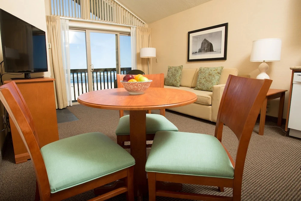 Schooners Cove Inn