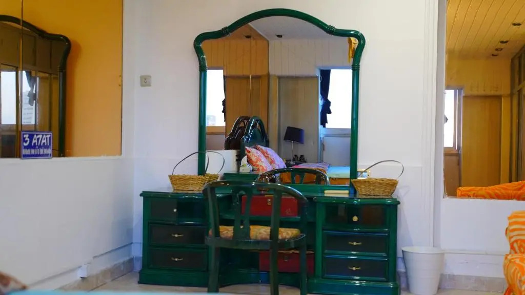 Spacious 2 Bedroom Apt Viewing the Holy Nile