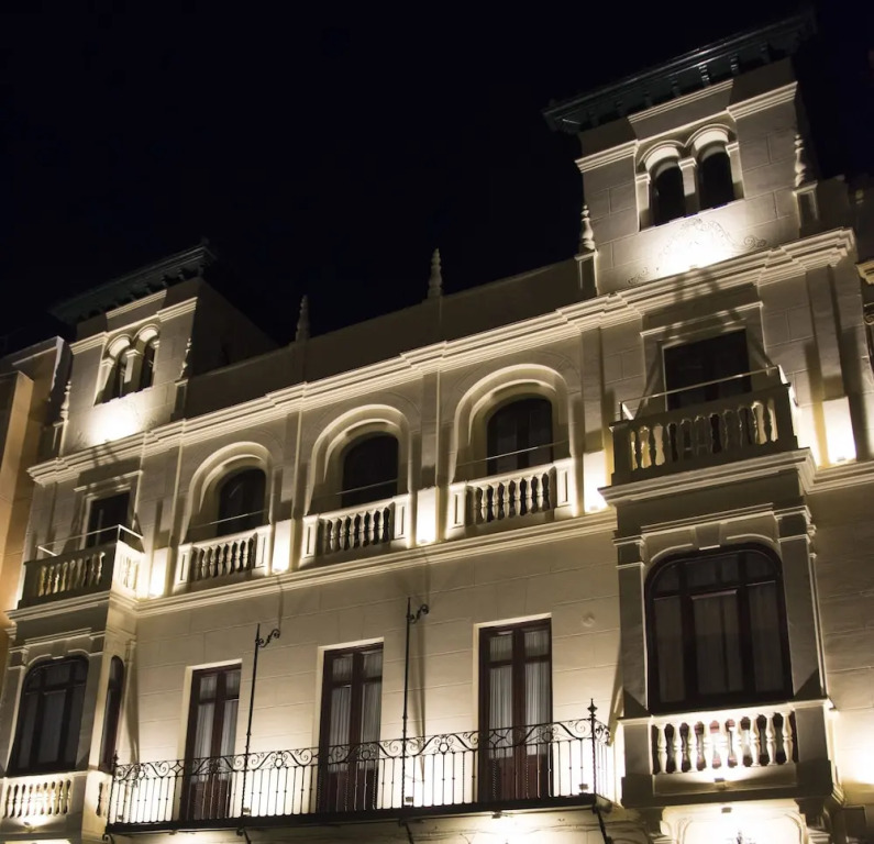 Hotel Oleum - Parking Gratuito bajo disponibilidad y reserva previa