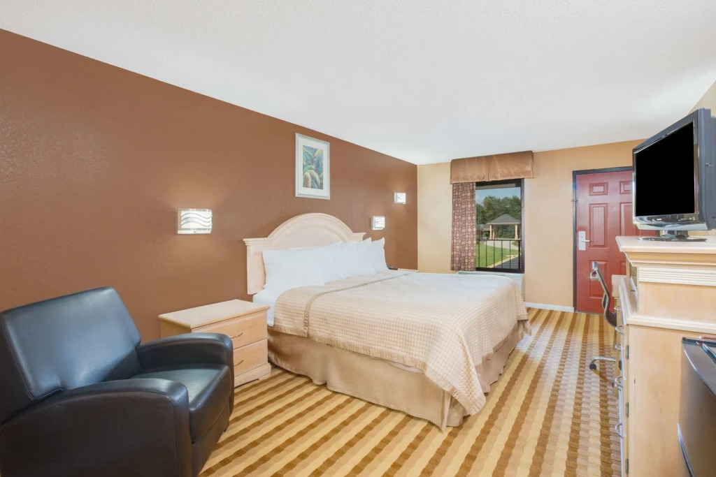 Columbus Inn and Suites