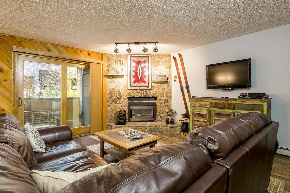 Phoenix 207 2 Bedroom Condo by Redawning