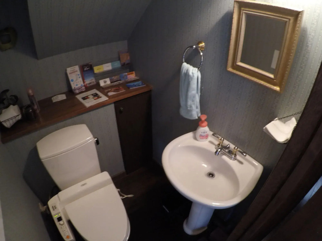 IZA Kamakura Guest House and Bar