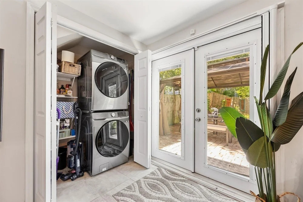 Charming Home in Heart of Downtown Pet Friendly!