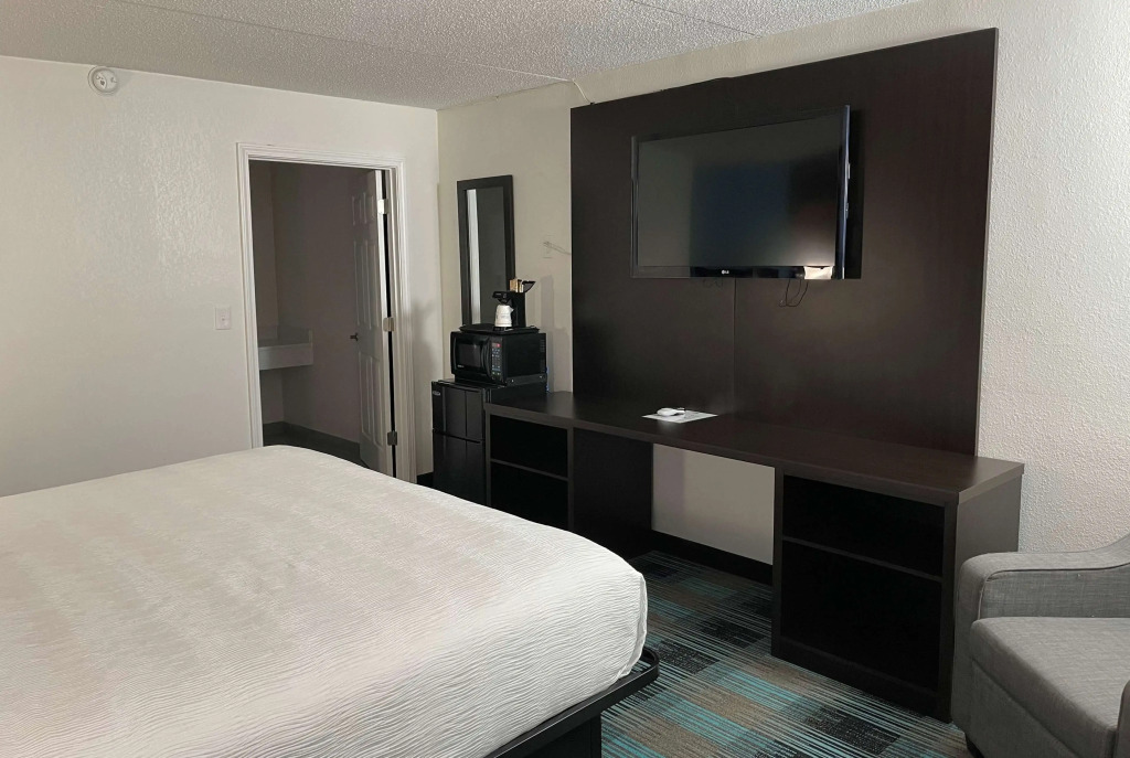 Days Inn by Wyndham Calhoun GA I-75 and US-41