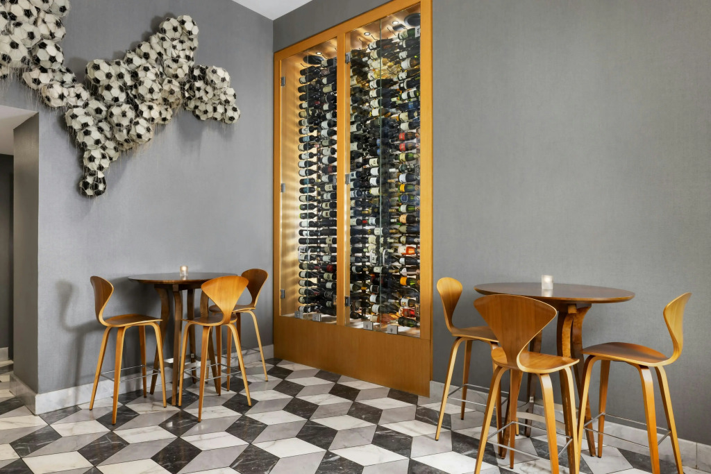 Le Meridien Columbus, The Joseph