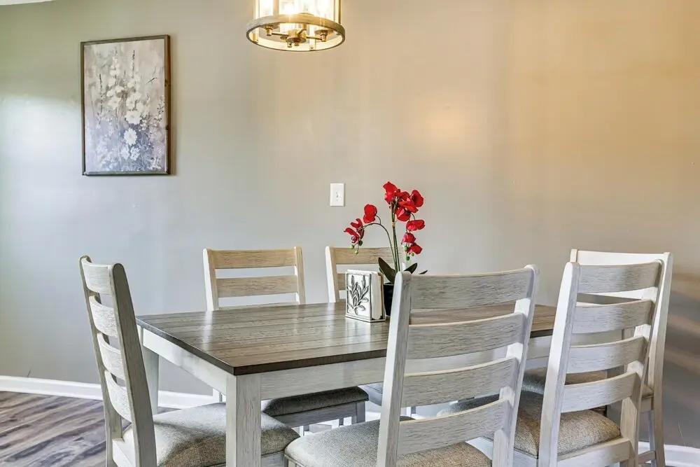 6 Mi to Dtwn Cincinnati: Dog-friendly Apt w/ Yard