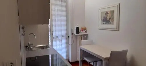 Room Milano via Tortona