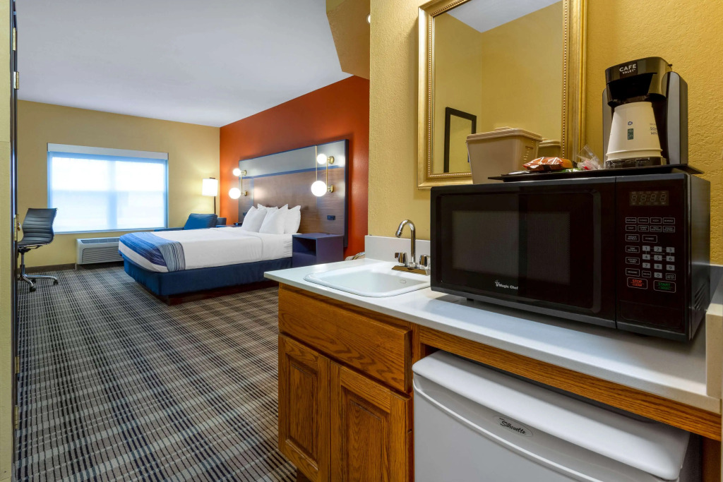 AmericInn by Wyndham Fulton Clinton