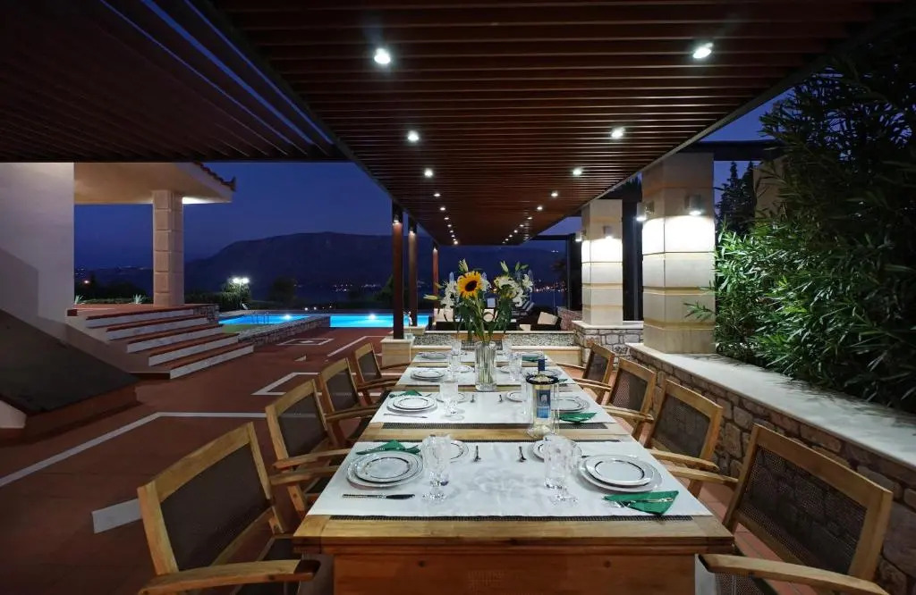 Villa Thealassa - Hanging Over the Sea by etouri
