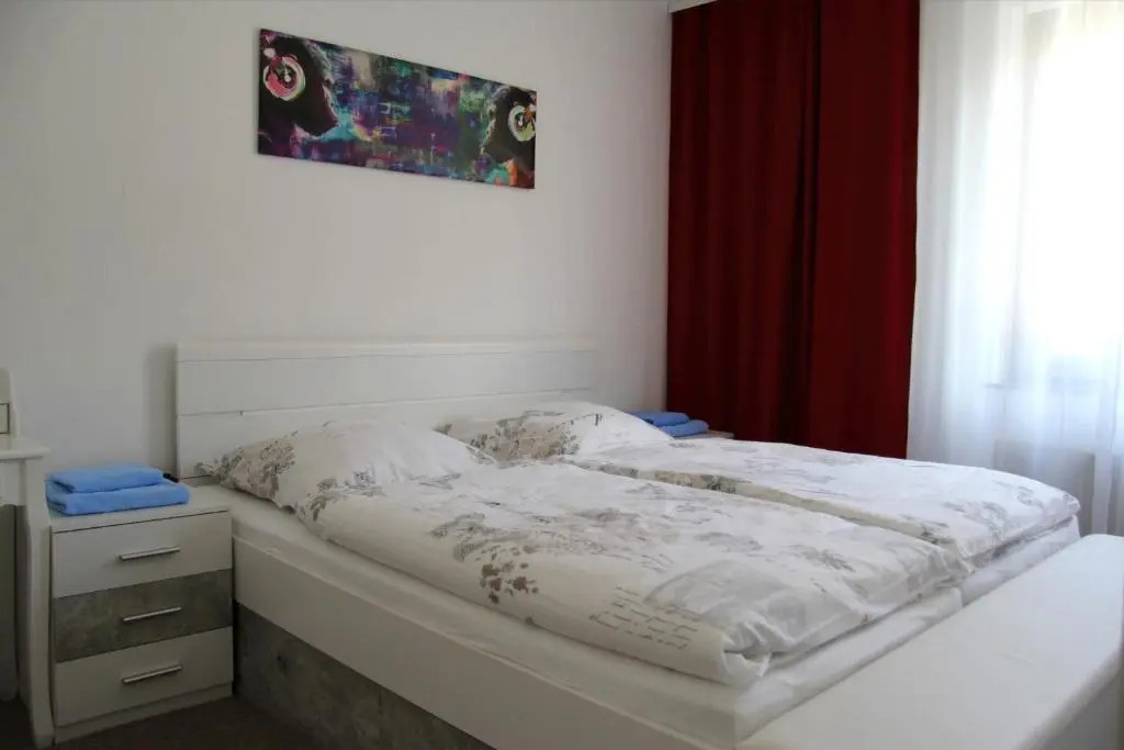 Geräumige 4 Zimmer Wohnung an den Kaiserthermen