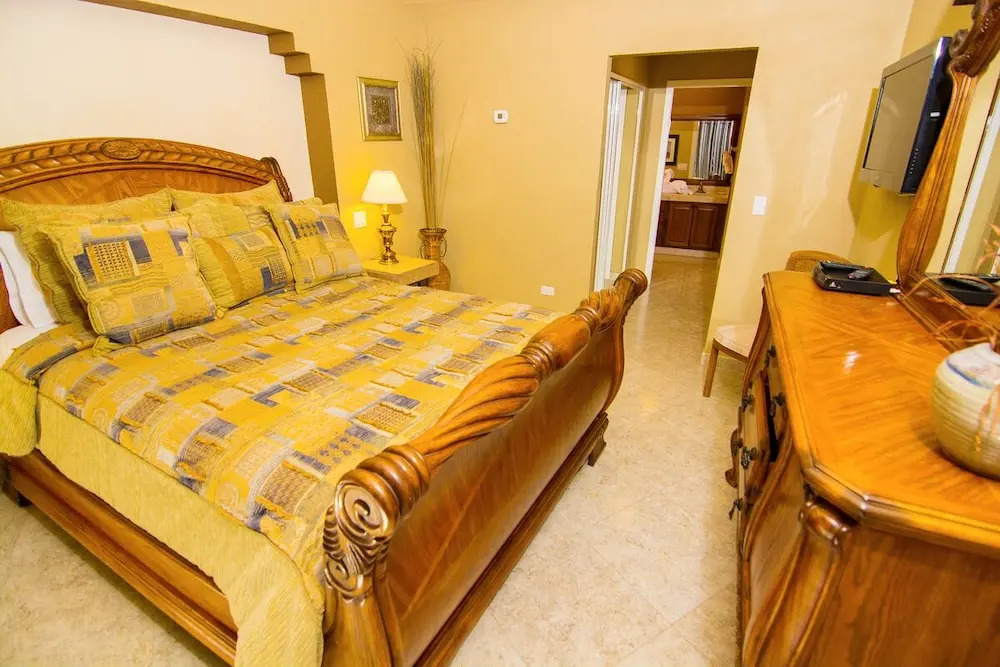 Bonita 703 - 3 Br Condo