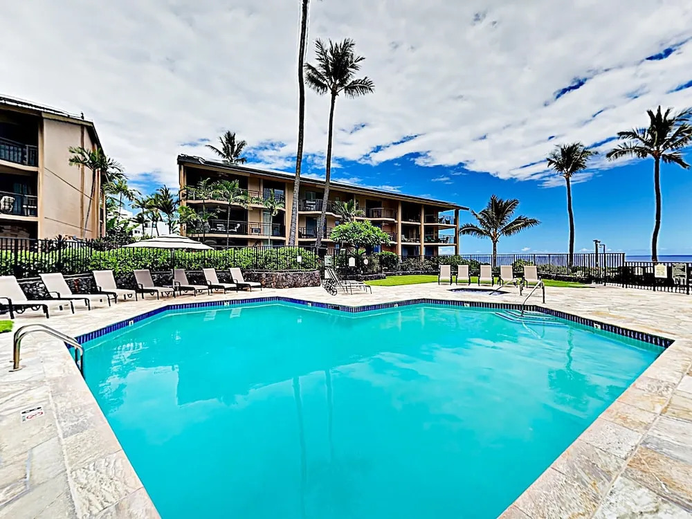 New Listing! Oceanfront W/ Resort Amenities 2 Bedroom Condo