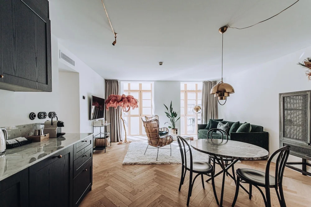 Ocho Suites & Kitchen