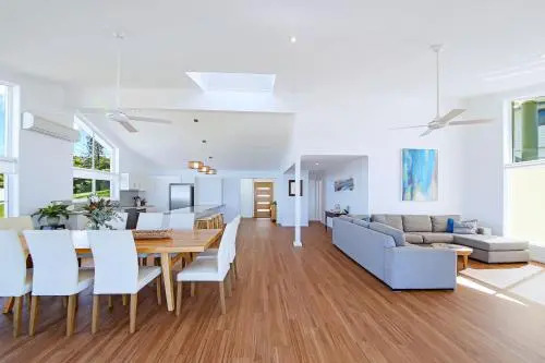 10 Mona Vista Court