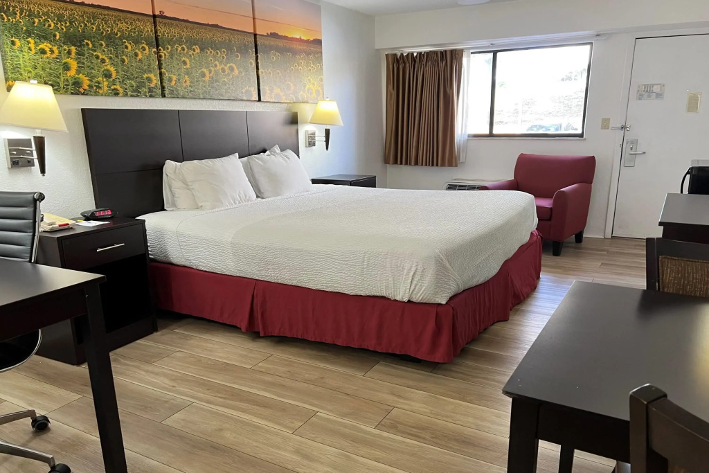 Days Inn by Wyndham Overland Park/Metcalf/Convention Center