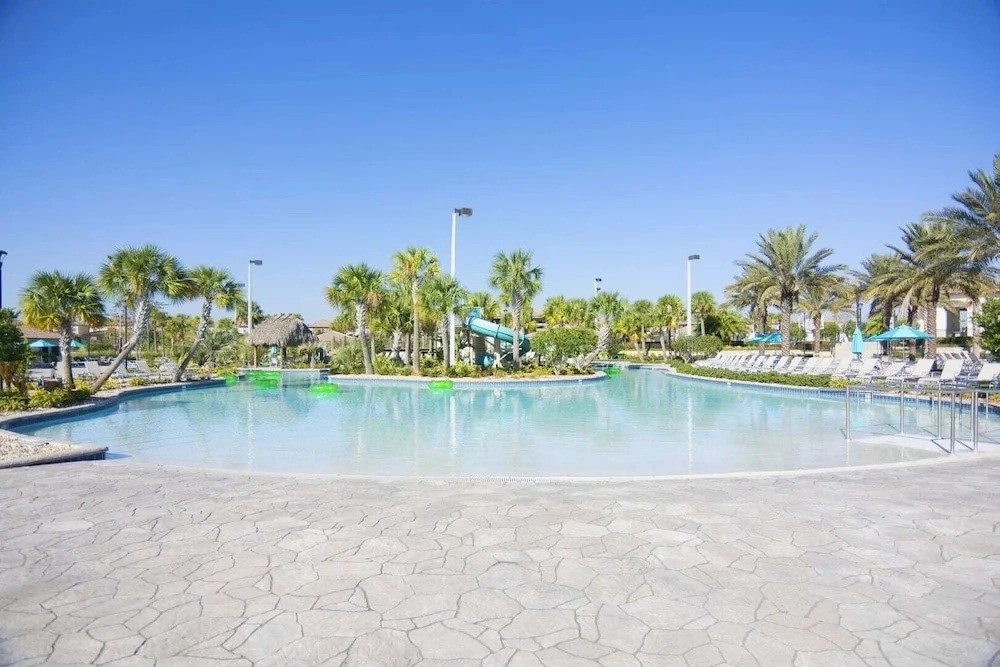 Huge Home, Private Pool Sleeps 16