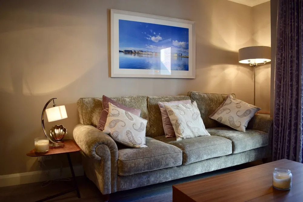2 Bedroom Apartment Near City Centre