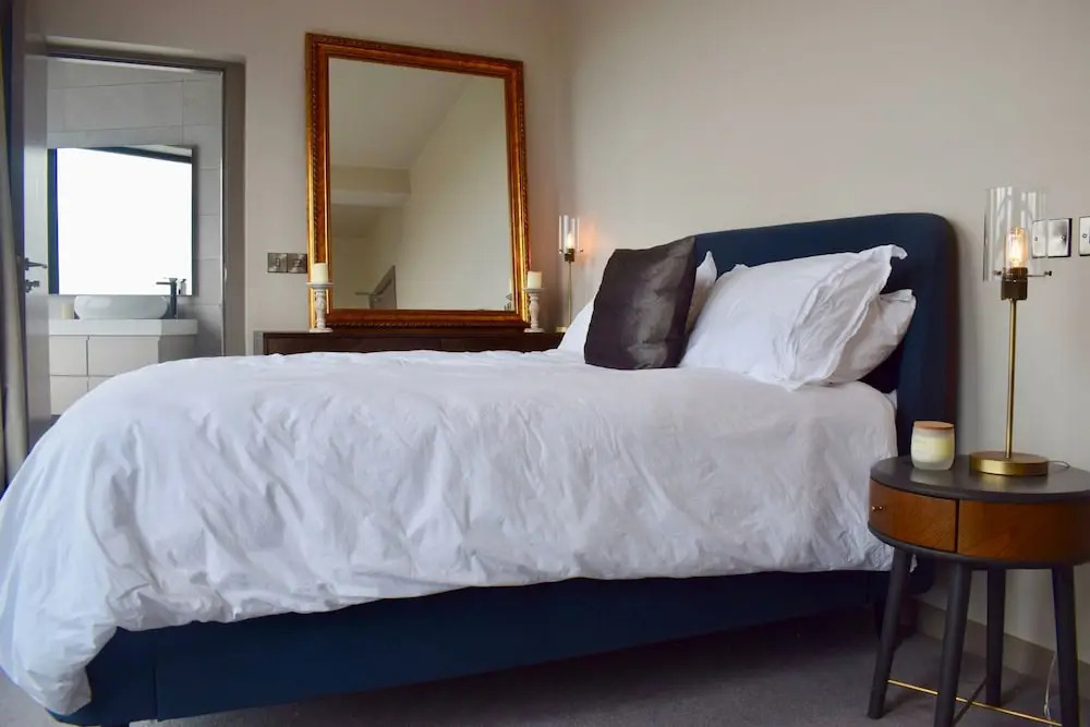 Contemporary 2 Bedroom Apartment Near Ifsc