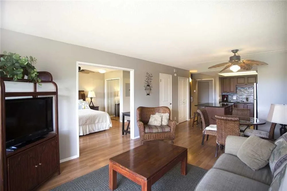 Maui Banyan H407 - One Bedroom Condo with Ocean View