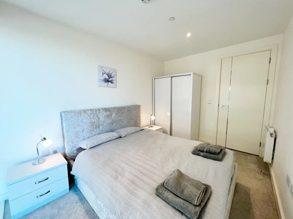 2-bed in Woolwich Riverside With Cinema And Pool