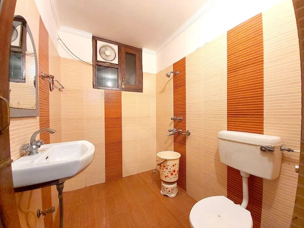 Goroomgo Unique Beach Inn Puri