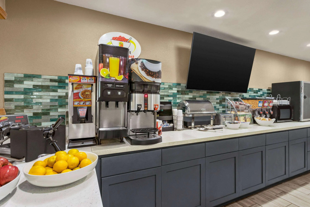 Super 8 by Wyndham Ankeny/Des Moines Area