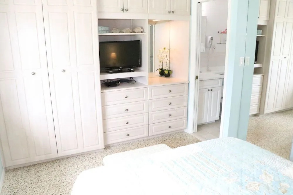Jamaica Royale 005 - 2 Br Condo