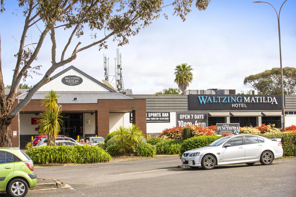 Nightcap at Waltzing Matilda Hotel