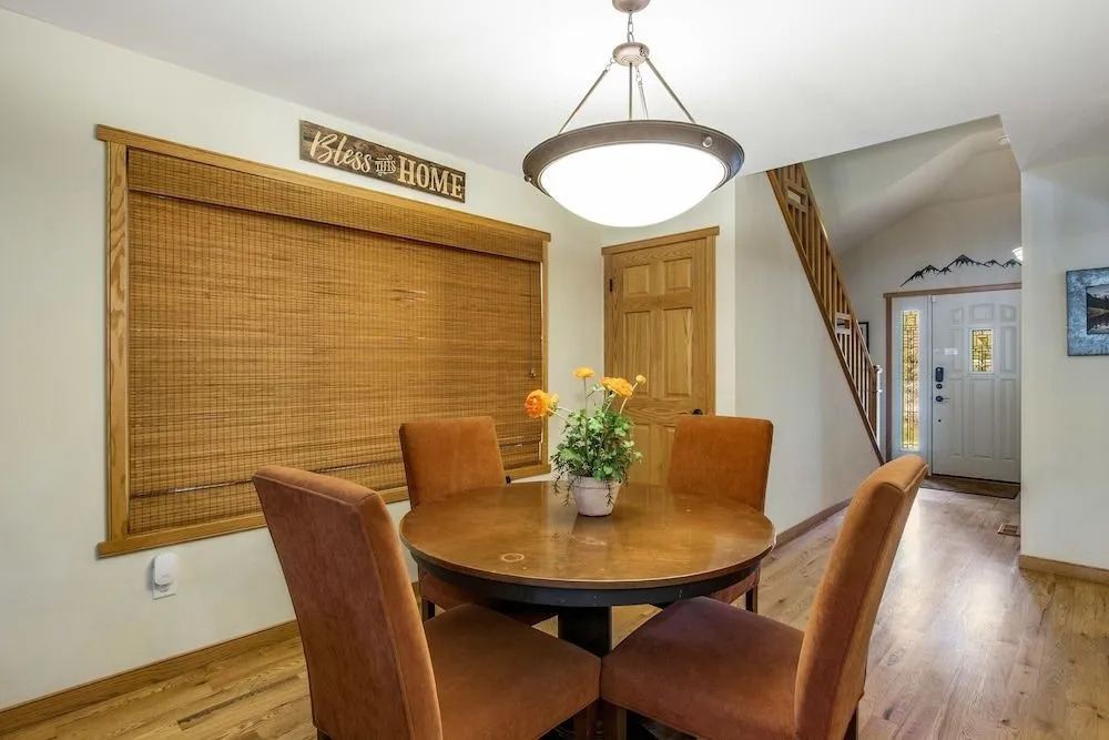 Luxury Rocky Mountain River Retreat - 3 Br Townhouse