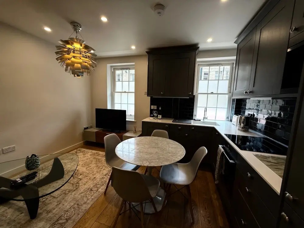 Central London Apartment With 2 Bedrooms -sleeps 6