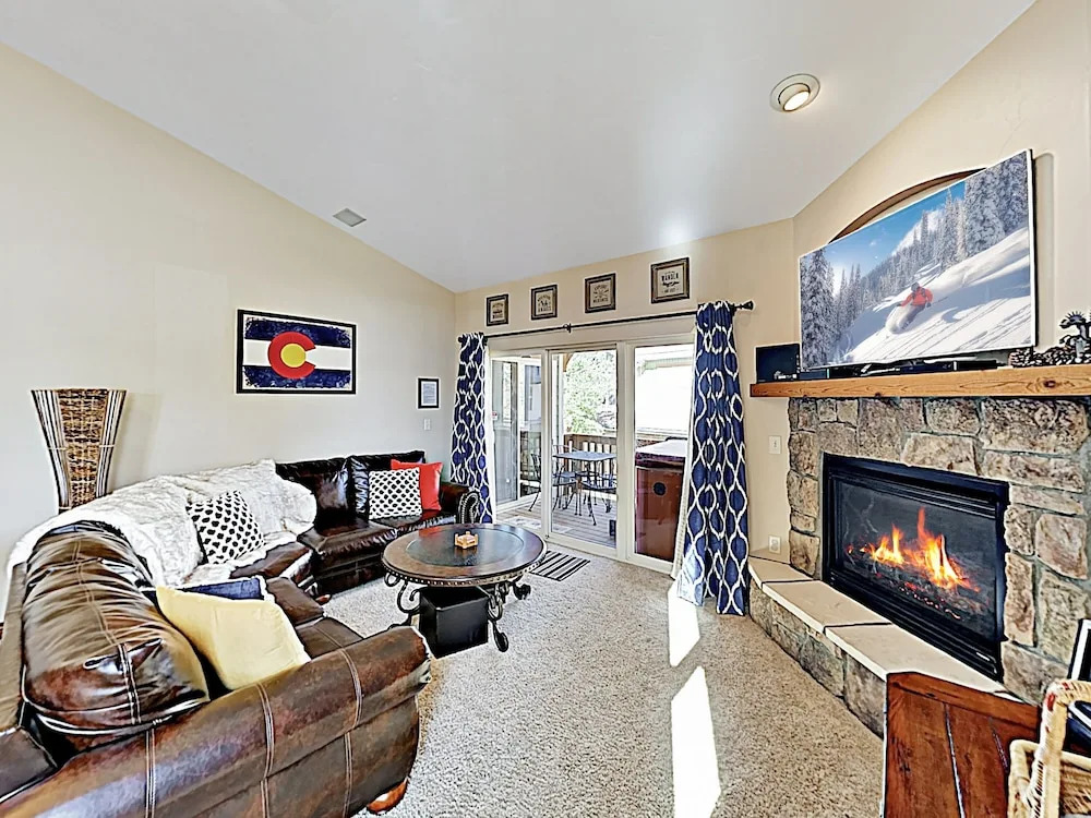 New Listing! End-unit Townhome W/ Private Hot Tub 2 Bedroom Townhouse