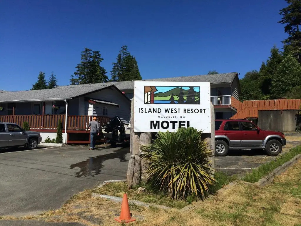 Island West Resort-Motel