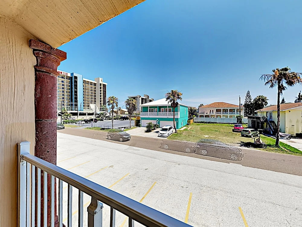 New Listing! Island W/ Pool, Walk To Beach 2 Bedroom Condo