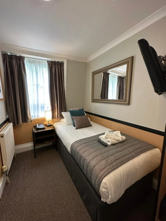 Tudor Court Hotel