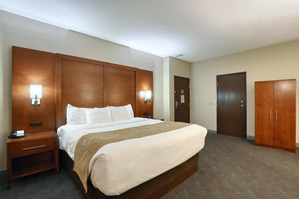 Comfort Suites Appleton Airport