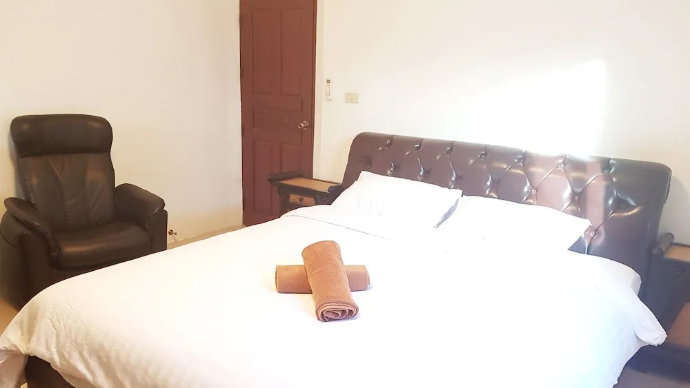 IZZYLAND Luxury Pool Villa Pattaya Walking Street