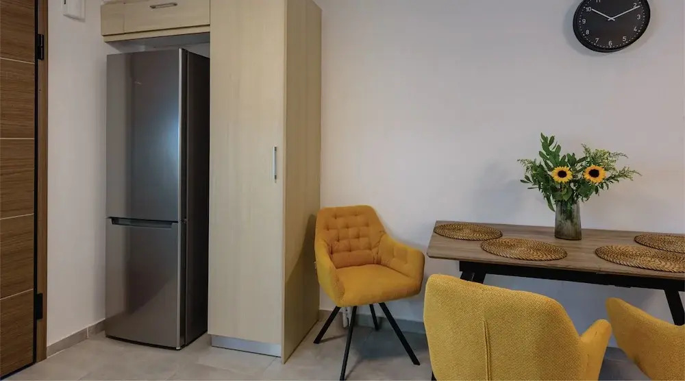 Cheli Apartments Airport by Airstay