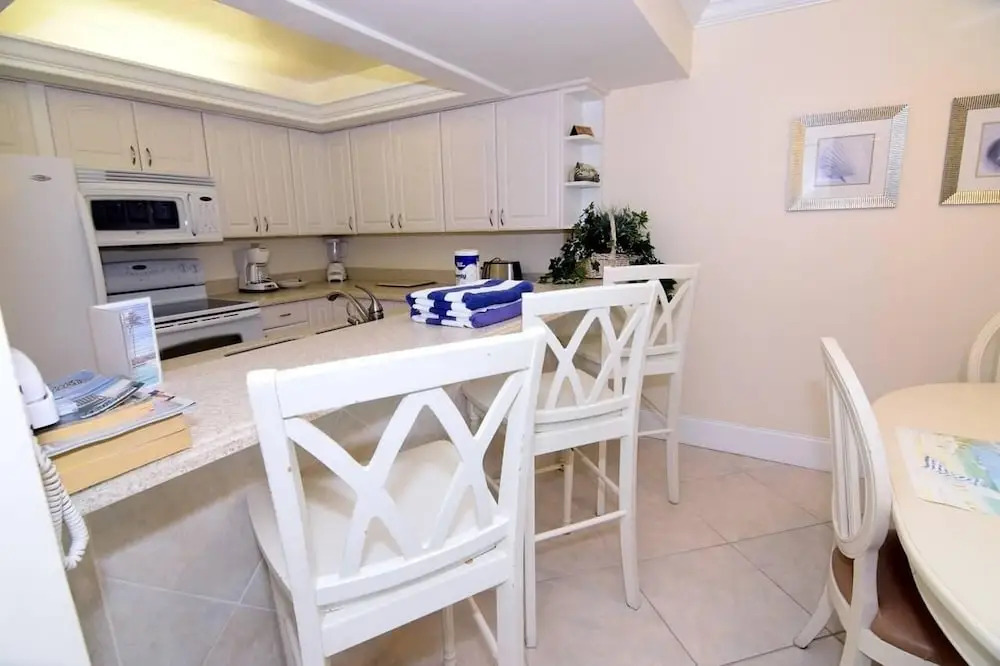 Sundial J208- Large Two Bedroom Condo on Sanibel! Condo