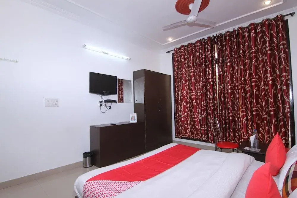 OYO 18557 The Chef Guest House