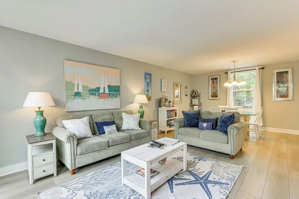 Walk to Beach: Coligny Gem w/ Community Perks