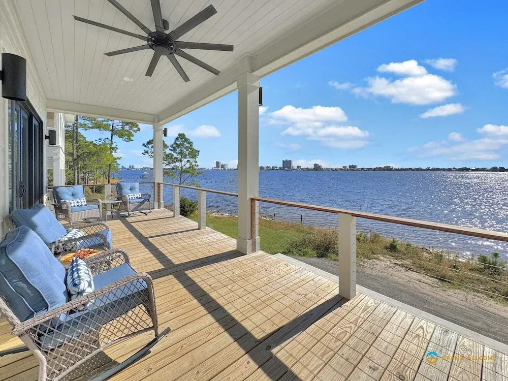 Waterfront Luxury Home for 10 Pool Fireplace
