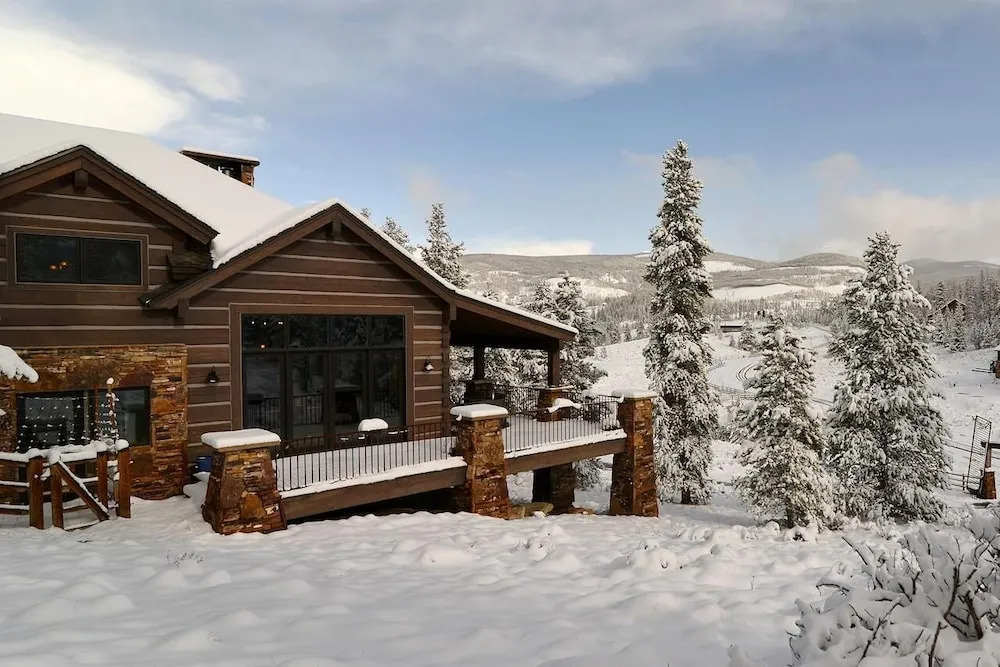 The Lodge at Stoney Ridge by RedAwning