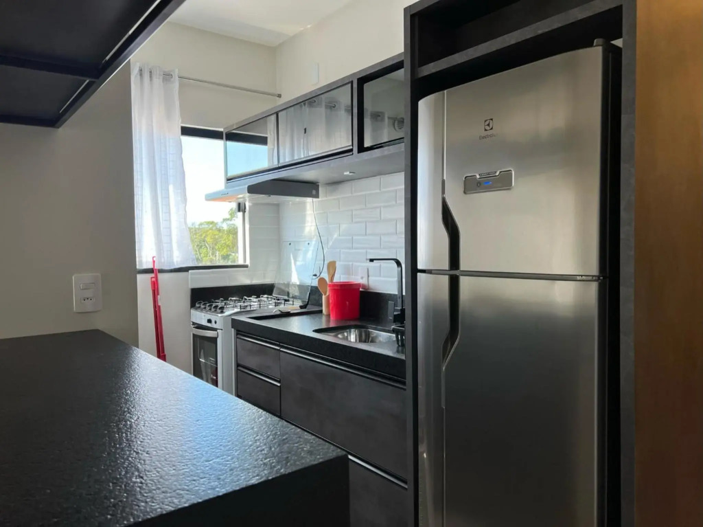 Encanto de apartamento, novo! A 290 metros da praia do Canto Grande!