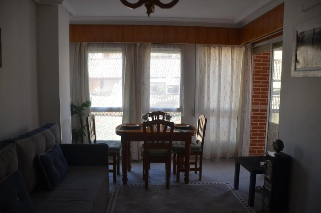 AMAZING SUNNY FLAT WITH BALCONY POOL two MINS FROM THE BEACH