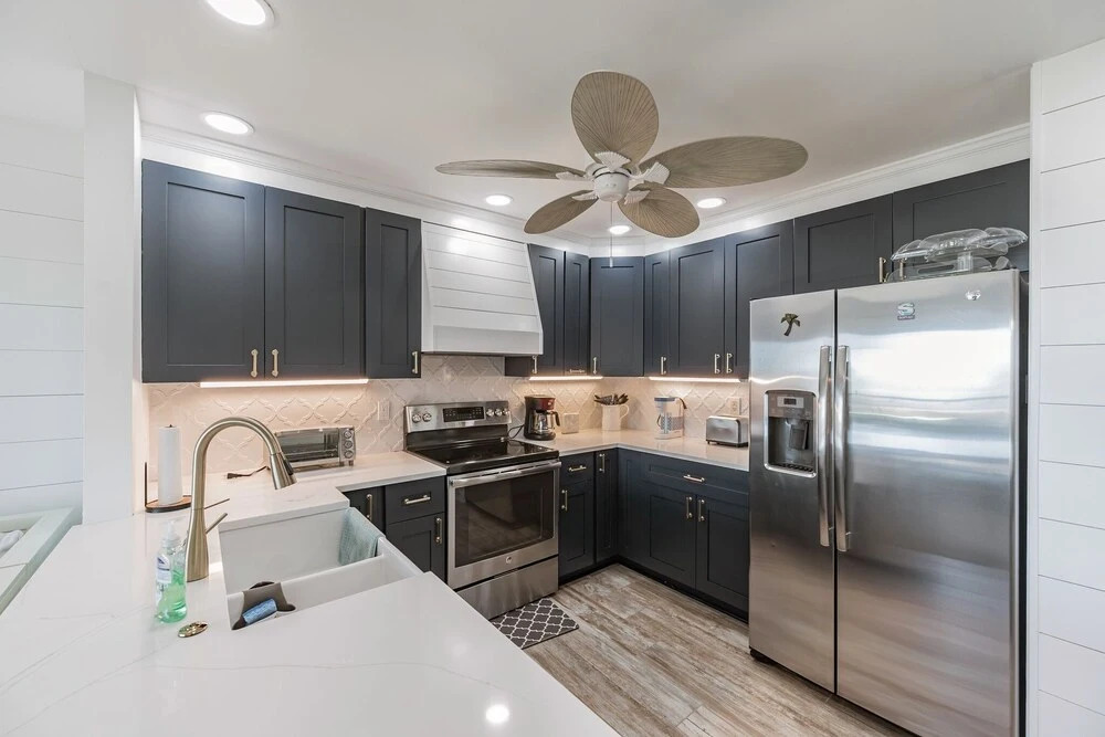 Magnificent Gulf View Condo 2 Bedroom Condo by RedAwning