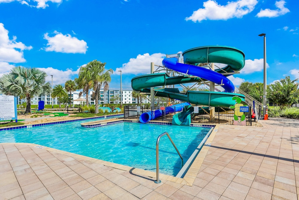 2-story Townhouse Near Disney W/private Heated Pool, Shared Clubhouse, Gym, AC