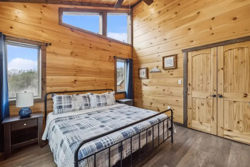 Eden Of The Smokies 5 Bedroom Cabin