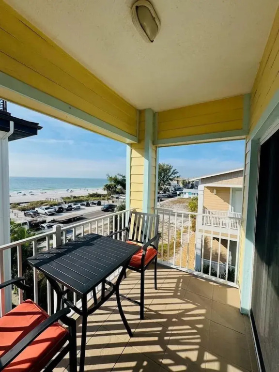 Sans Souci 6 Bedroom Home by RedAwning